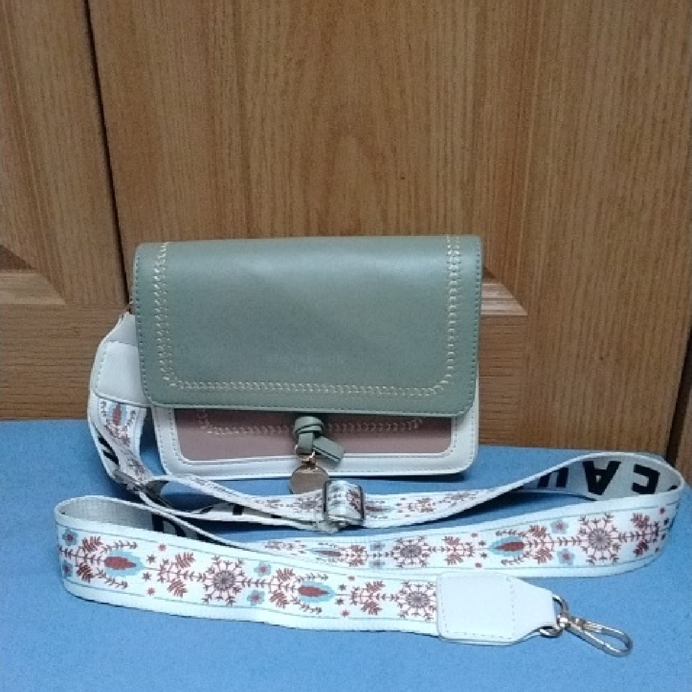 Stylish Green and Cream Crossbody Bag with Floral Strap